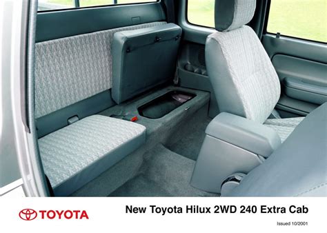 Hilux Extra Cab Interior (2001 - 2005) - Toyota Media Site