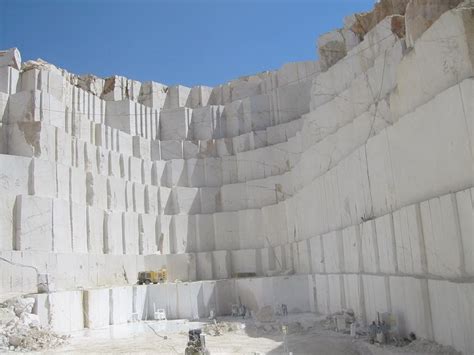 The Differences Between Calacatta and Carrara Marble | Marble.com