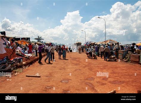 Outdoor market scene in Ggaba Beach, Uganda Stock Photo - Alamy