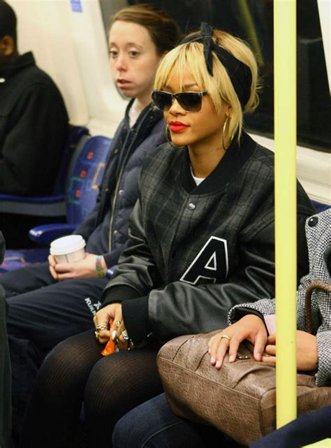 ≡ 21 Super-Famous Celebrities Riding The Subway Like Normals Brain Berries