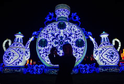 Longleat Festival of Lights: Stately home decorated with over 20,000 ...