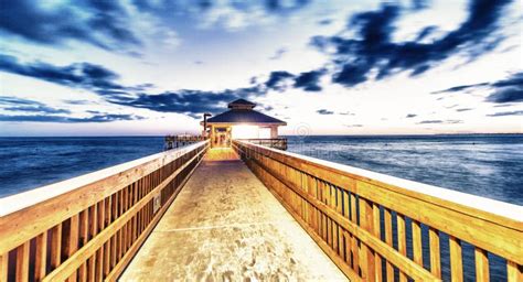 Night View of Fort Myers Pier, Florida Stock Image - Image of vacation, myers: 96740589