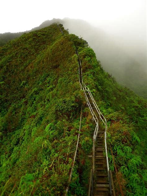 The Stairway to Heaven: Haiku Stairs | Unusual Places