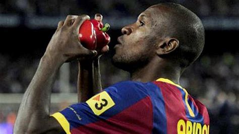 Abidal Tinggal Teken Kontrak Baru - Bola Liputan6.com