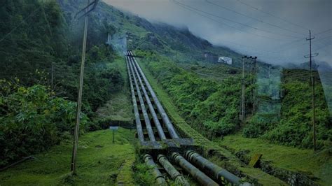 the train is going down the tracks in the mountains