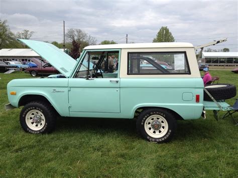 Ford Bronco, one this color for sale near my house | Old ford trucks, Ford bronco, Classic bronco