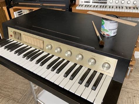 an electronic keyboard sitting on top of a hard wood floor next to ...