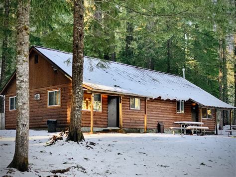 Clear Lake Resort in the Willamette National Forest