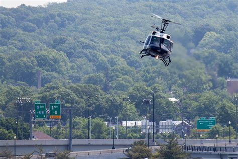 The 1st Helicopter Squadron getting low over DC : r/aviation