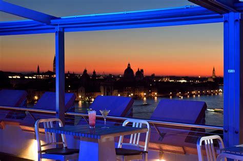 Skyline Rooftop Bar a Venezia Aperitivo con vista mozzafiato