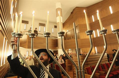 Hanukkah Prayers 2021: Blessings To Say During The Jewish Festival Of Lights | IBTimes