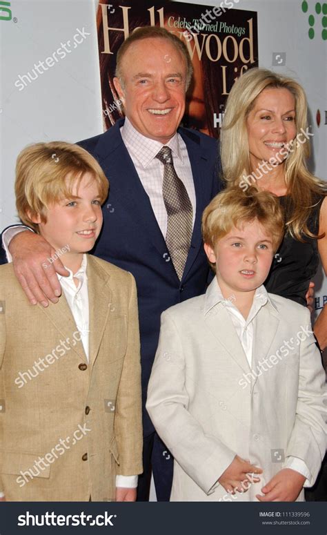 James Caan Family Hollywood Life Magazines Stock Photo 111339596 ...