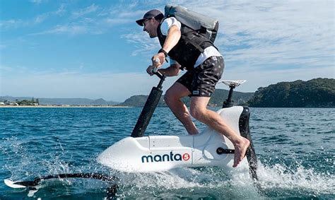 Manta5 hydrofoil e-bike replicates the cycling experience on water