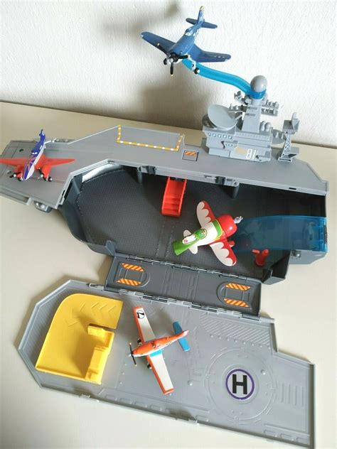 DISNEY PLANES AIRCRAFT CARRIER PLAYSET WITH PLANES | eBay