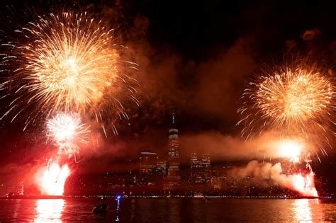 Premium Photo | New years eve new york manhattan fireworks new york ...