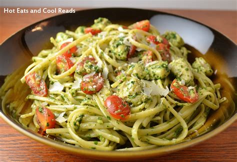 Hot Eats and Cool Reads: Linguine with Chicken, Tomatoes and Spinach ...