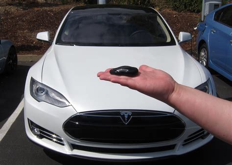 Tesla Key Fob News - TESLARATI.com