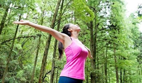 5 Exercises To Help You Keep Lungs Strong - lifeberrys.com