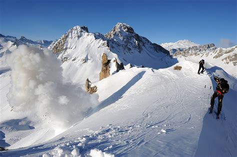 Searching for the Human Factor in Deadly Avalanches - The New York Times