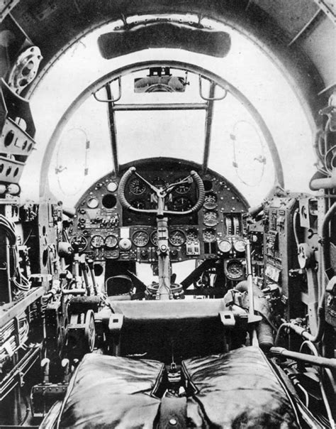 Cockpit of a Handley-Page Hampden. | Авиация, История