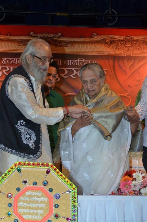 Sulochana Latkar honoured with Hridaynath Mangeshkar Award - Bollywood Garam