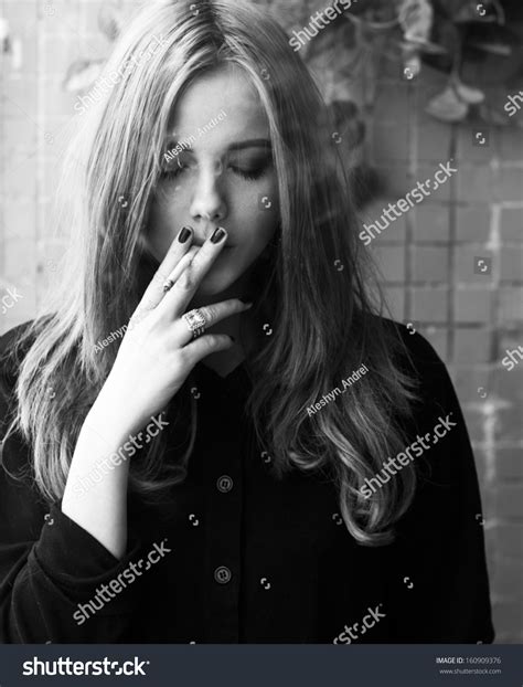 824 Sad Girl Smoking Black White Images, Stock Photos & Vectors | Shutterstock