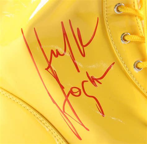 Hulk Hogan Signed Wrestling Boot (Beckett) | Pristine Auction