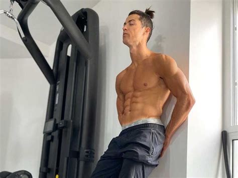 Cristiano Ronaldo flaunts chiselled abs as he shares important quarantine message amid COVID-19 ...