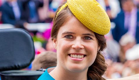 Princess Eugenie and baby August enjoy walk in the park in new picture