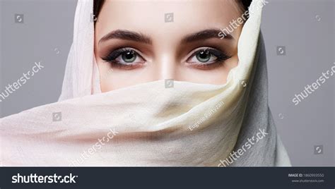 258,282 Hijab beauty Images, Stock Photos & Vectors | Shutterstock