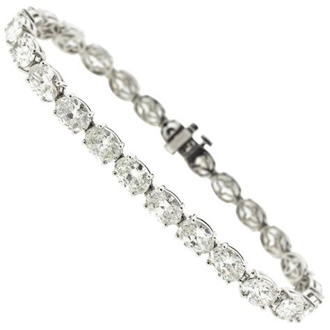 Diamond Tennis Bracelet in Platinum with Oval Diamonds nel 2024