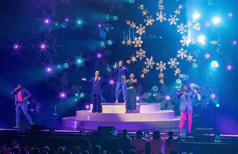 In photos: Pentatonix rocks the stage during holiday tour - All Photos - UPI.com