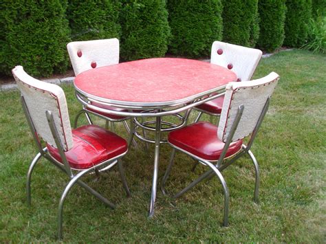 Retro Dining Room Table And Chairs