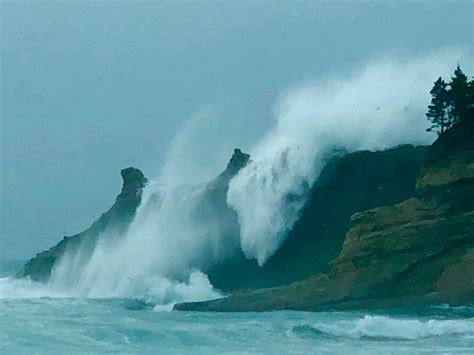 Oregon Coast Storm Watching - Kiwanda Coastal Properties