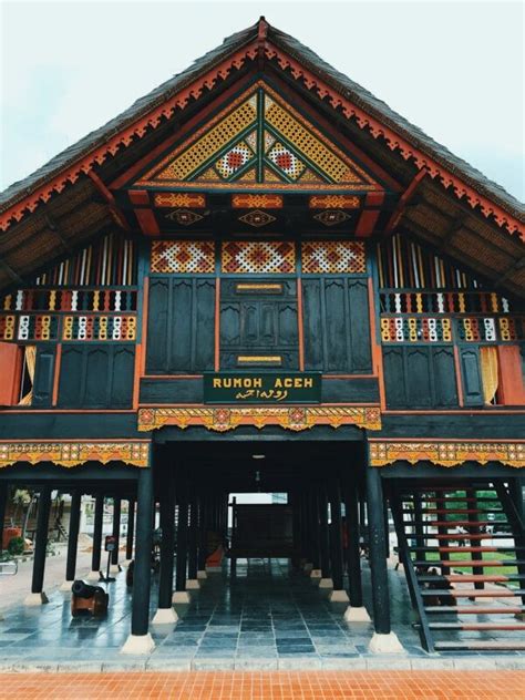 Rumah Adat Aceh / Krong Bade (KEUNIKAN, PENJELASAN, GAMBAR)