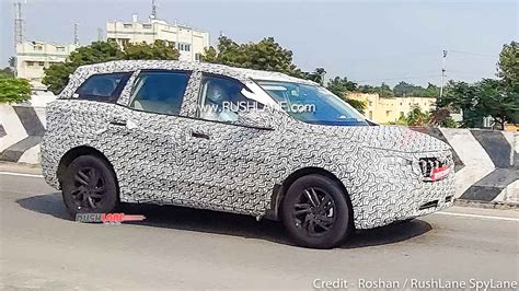 2021 Mahindra XUV500 Black Alloys Spied - 3 Rows, 7 Seater SUV Launch Soon