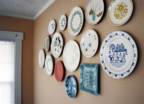 20 Beautiful Wall Decor Ideas Using Decorative Plates