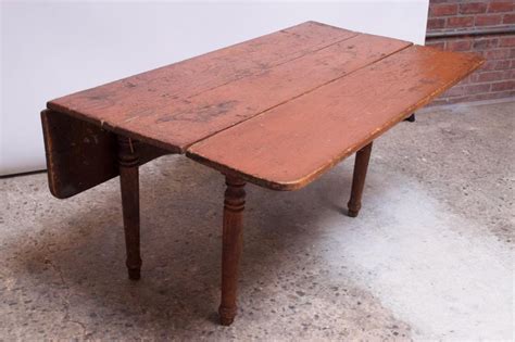 Early 20th Century English Drop-Leaf Farm Table For Sale at 1stDibs