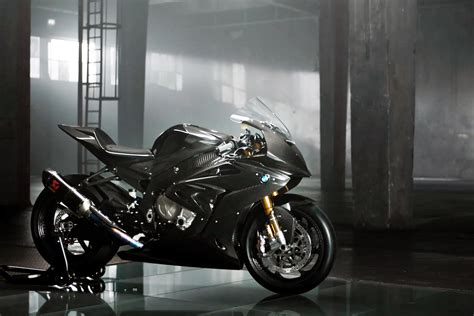 BMW HP4 Race Gets a Carbon Fiber Chassis for 2017