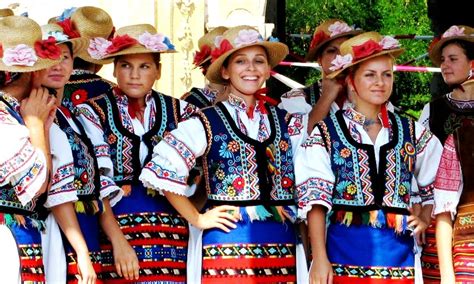 ROMANIA: A. C. FOTOBLOG: Romanian traditional costumes