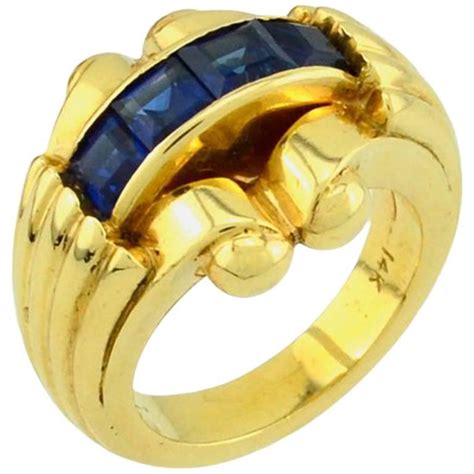 Square Sapphire and Gold Ring For Sale at 1stdibs