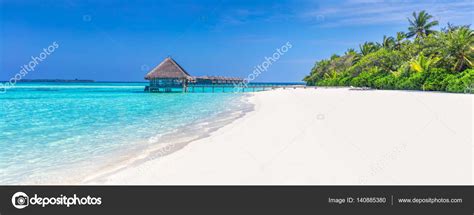 Tropical island in Maldives Stock Photo by ©Photocreo 140885380