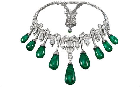 Van Cleef & Arpels Exhibition Traces the Evolution from Gemstone to Jewel | Galerie