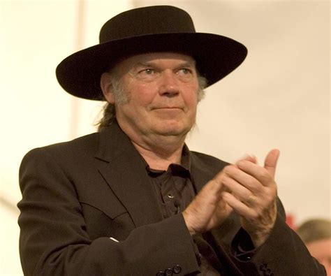 Neil Young Biography - Facts, Childhood, Family Life & Achievements