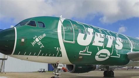 JetBlue Plane Painted in Jets Colors