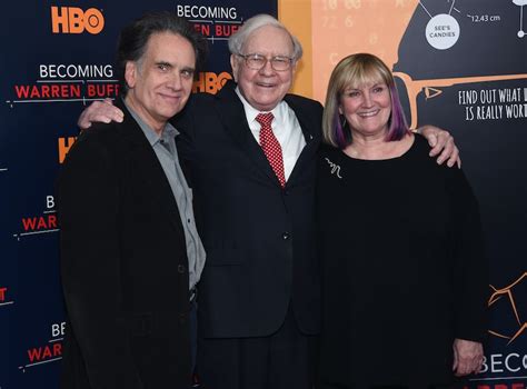 Who Are Warren Buffett's Children? The Billionaire Raised His Kids To ...