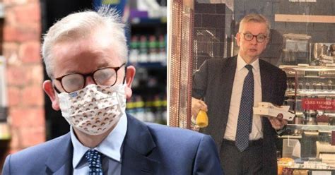 Rishi Sunak criticised for wearing valved mask that's 'worse - London Daily