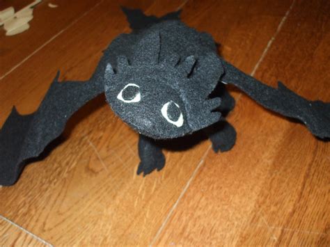 Night Fury Plushie.2 by FeltsOfFancy on DeviantArt