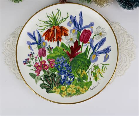 Wedgwood Franklin Porcelain Flowers of the Year The Flowers of April Plate - The Teacup Attic