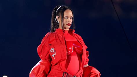 Rihanna’s Super Bowl 2023 Halftime Show Outfit Included Many Layers ...